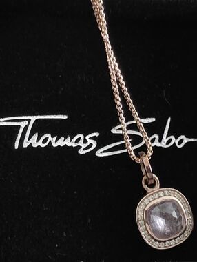 Thomas Sabo Glam & Soul Pendant Necklace with Pink Stone